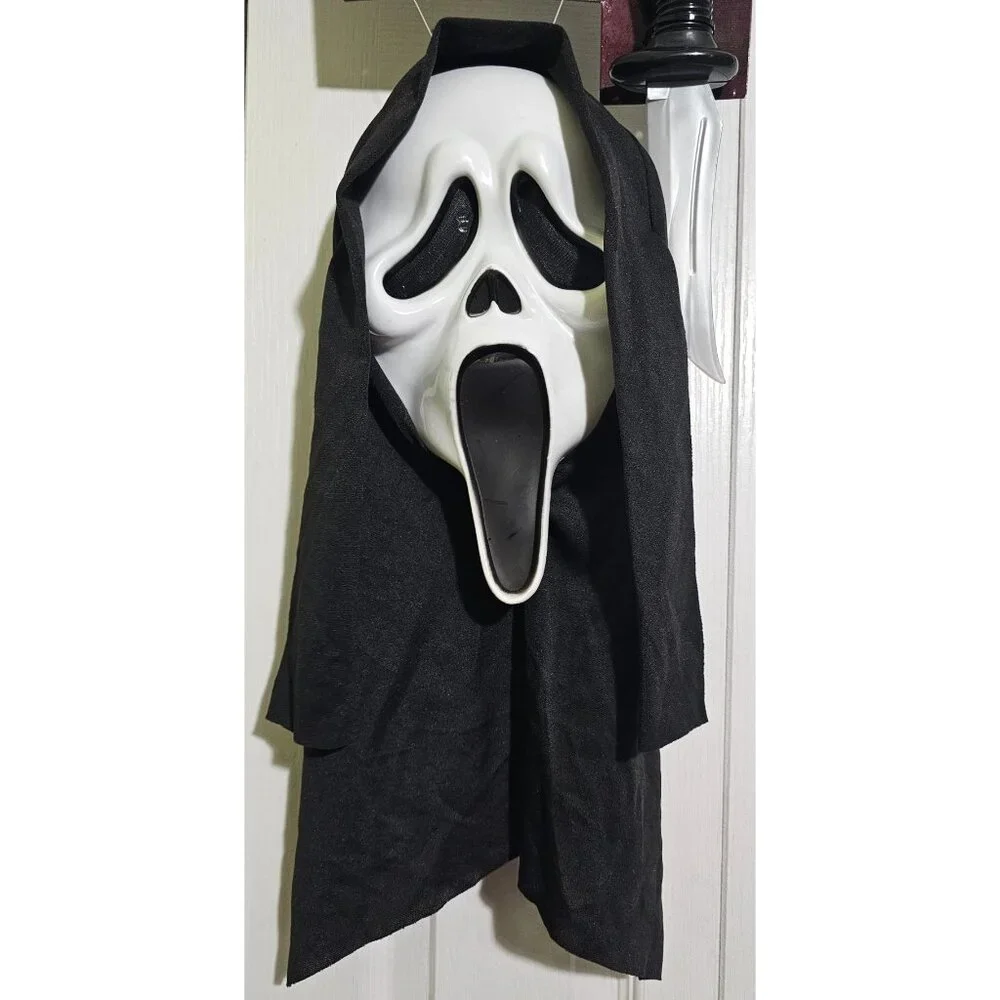 Ghost Face Lives Mask Knife Fun World Set Adult Ghostface Scream Movie Halloween
